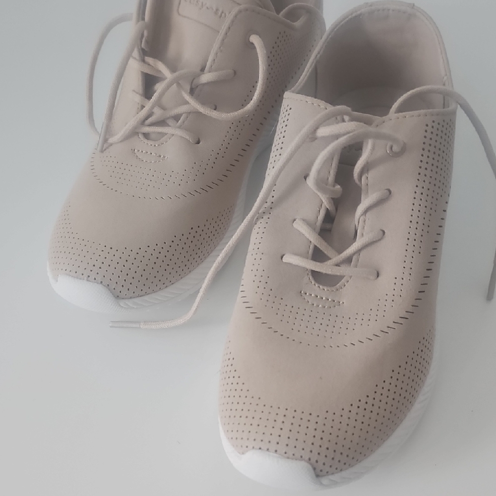 Easy Spirit Tan and White Sneakers Breathable Mesh Slip-On